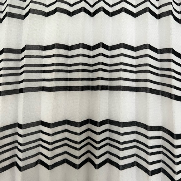 Joie pleated black and white, lined, lightweight, long pull-on skirt - Picture 3 of 9